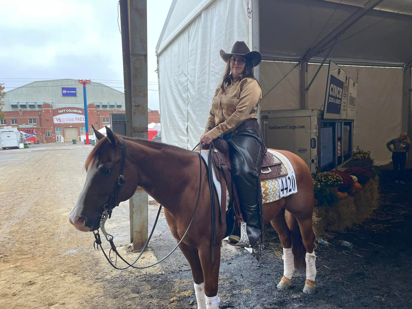 #1037 "Everything That Glitters" Show Pad