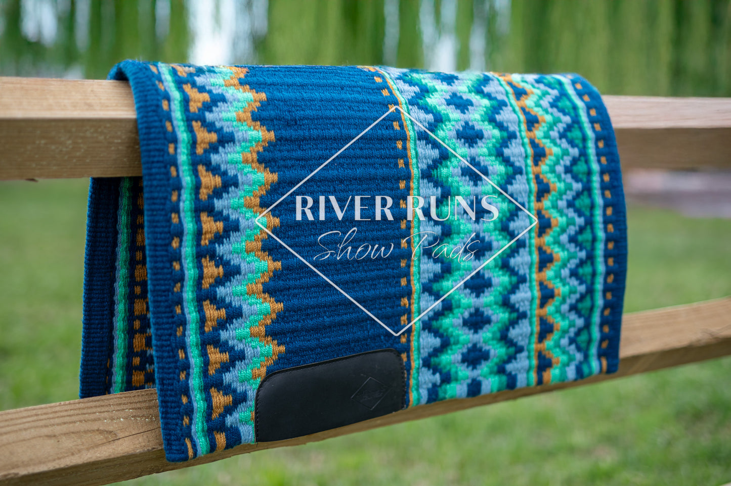 #1057 "Gemini" Show Pad