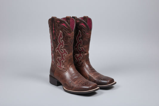 Ladies Ariat Boots Size 8.5